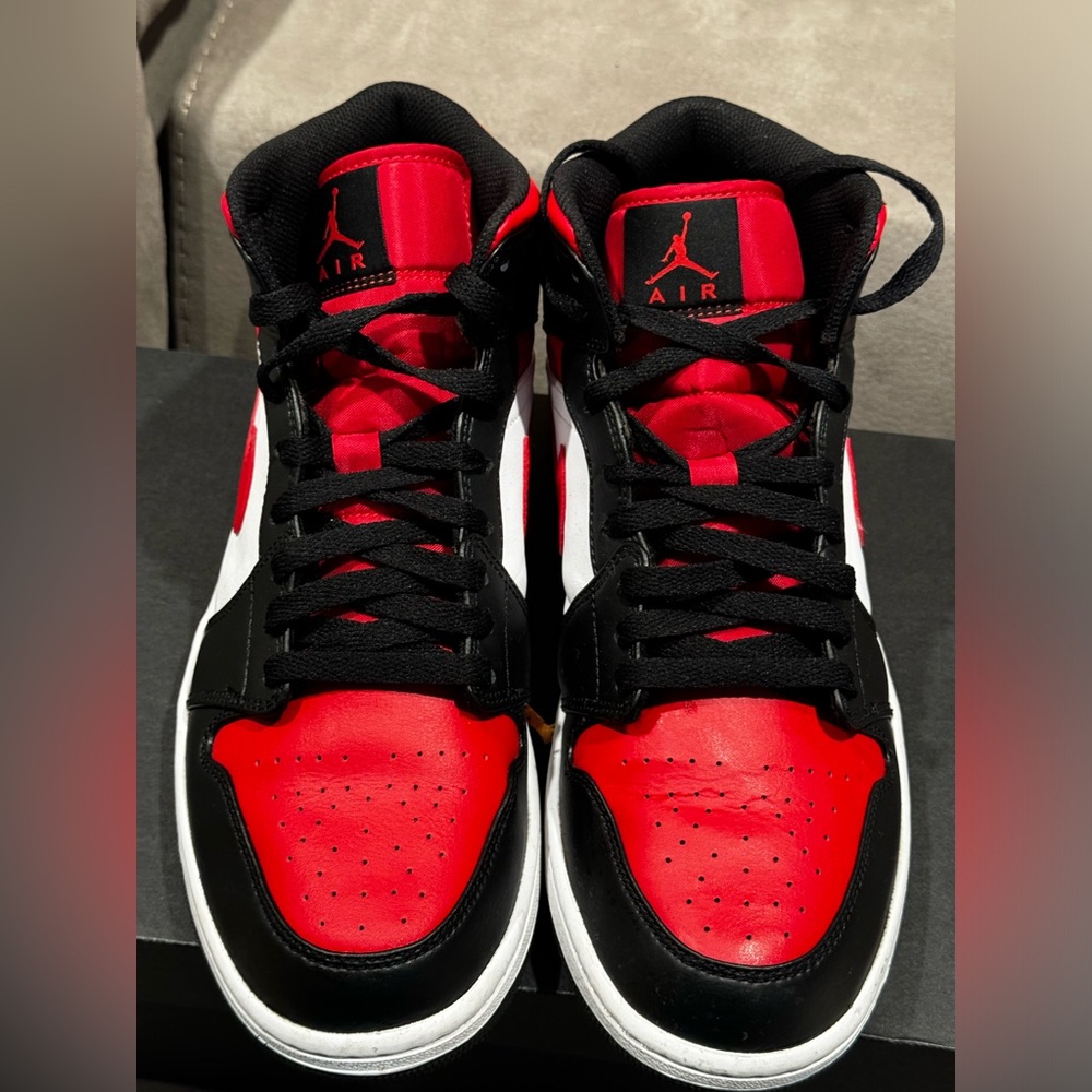 Jordan 1 Mid